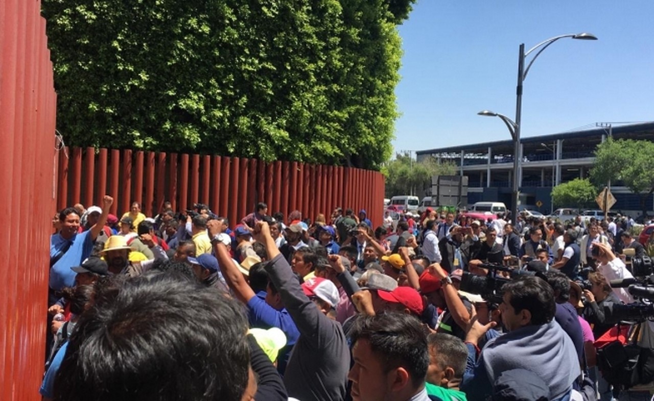 Desalojan San Lázaro; CNTE bloquea nuevamente los accesos