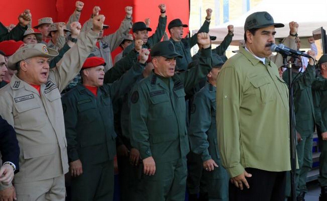 Maduro acusa a presidente de Colombia de dirigir planes militares contra Venezuela