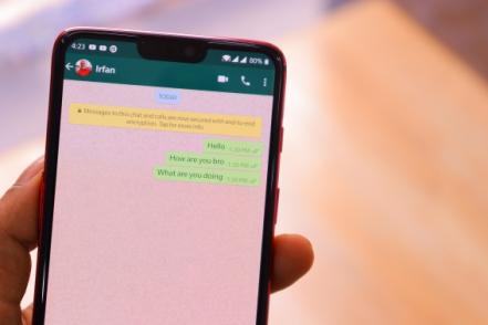Por qué no debes compartir capturas de pantalla en WhatsApp, según la UNAM