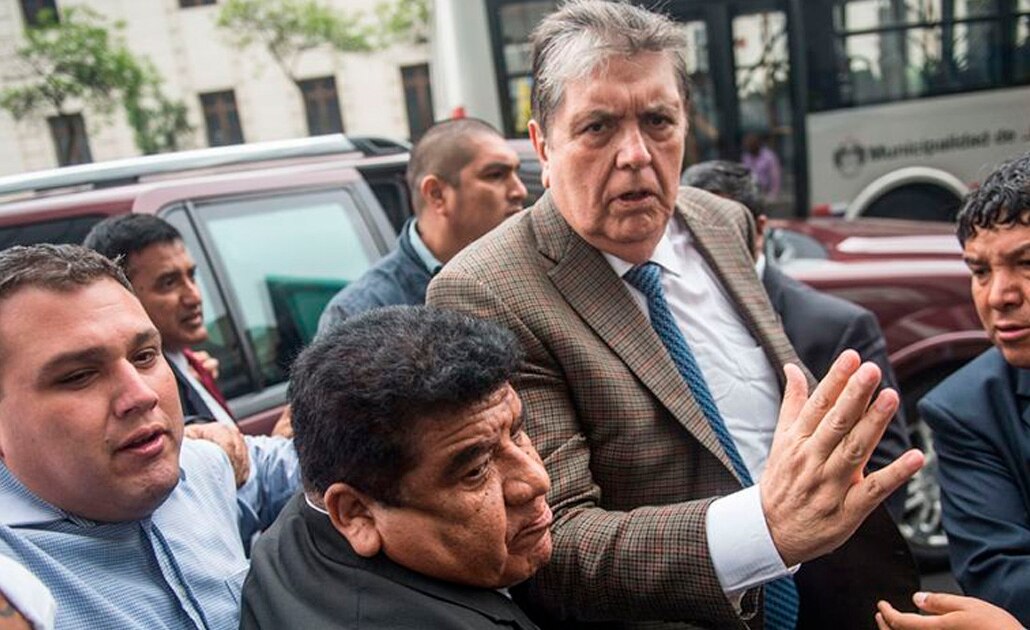 ¿De qué acusaban a Alan García, el expresidente de Perú que se disparó en la cabeza?