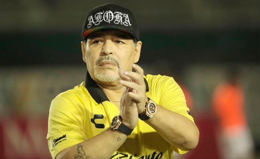 Dorados le regala un camaro a Maradona