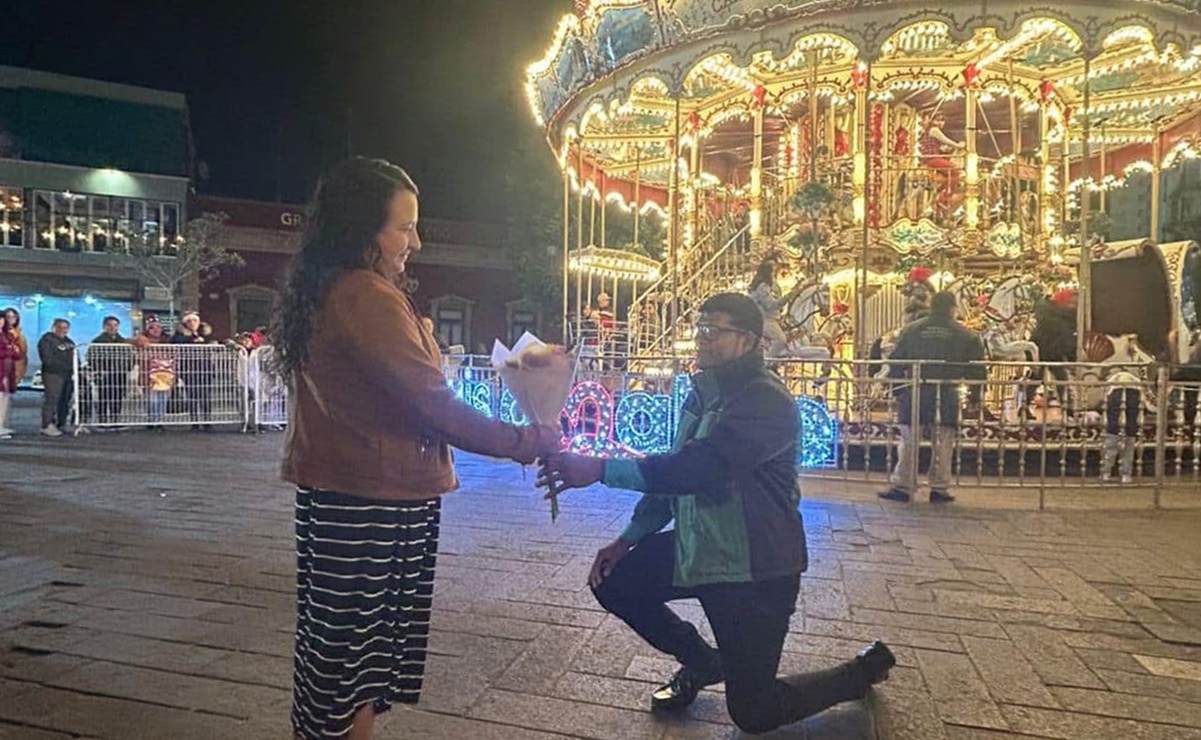 ¡Amor en San Luis Potosí! Propuesta de matrimonio en el carrusel navideño se vuelve viral