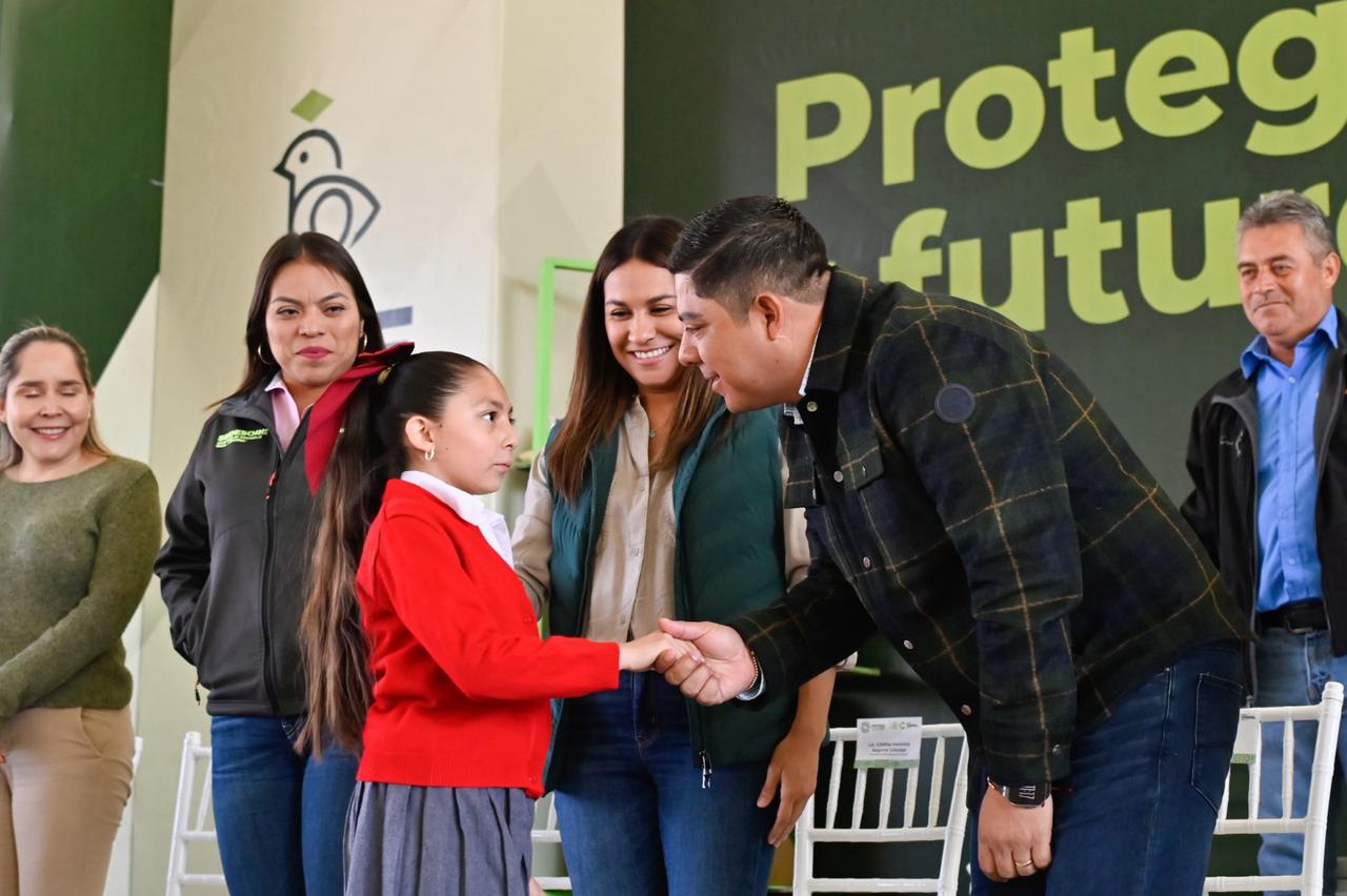 Entrega Ricardo Gallardo rehabilitación de escuelas en Cedral y Matehuala