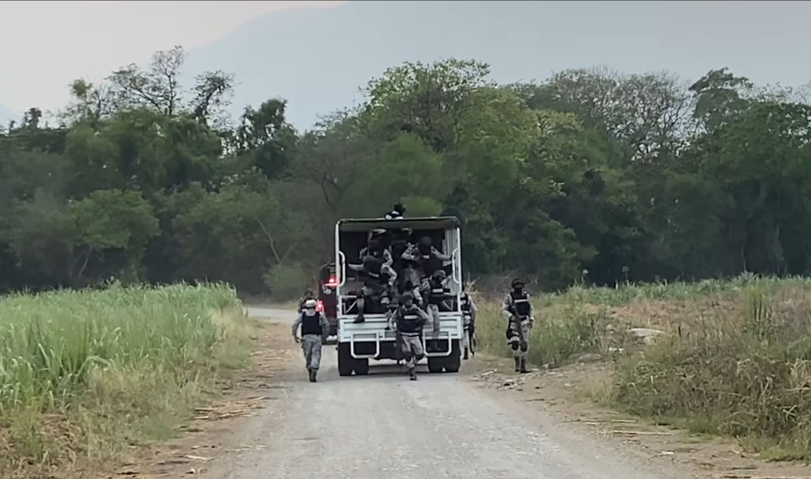 Atacan a grupos de búsqueda de personas en Tamasopo, SLP; hay un soldado sin vida