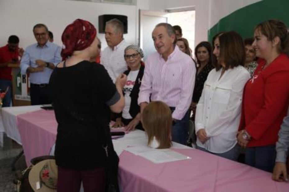 Entrega PRI pelucas oncológicas de campaña de colecta de cabello