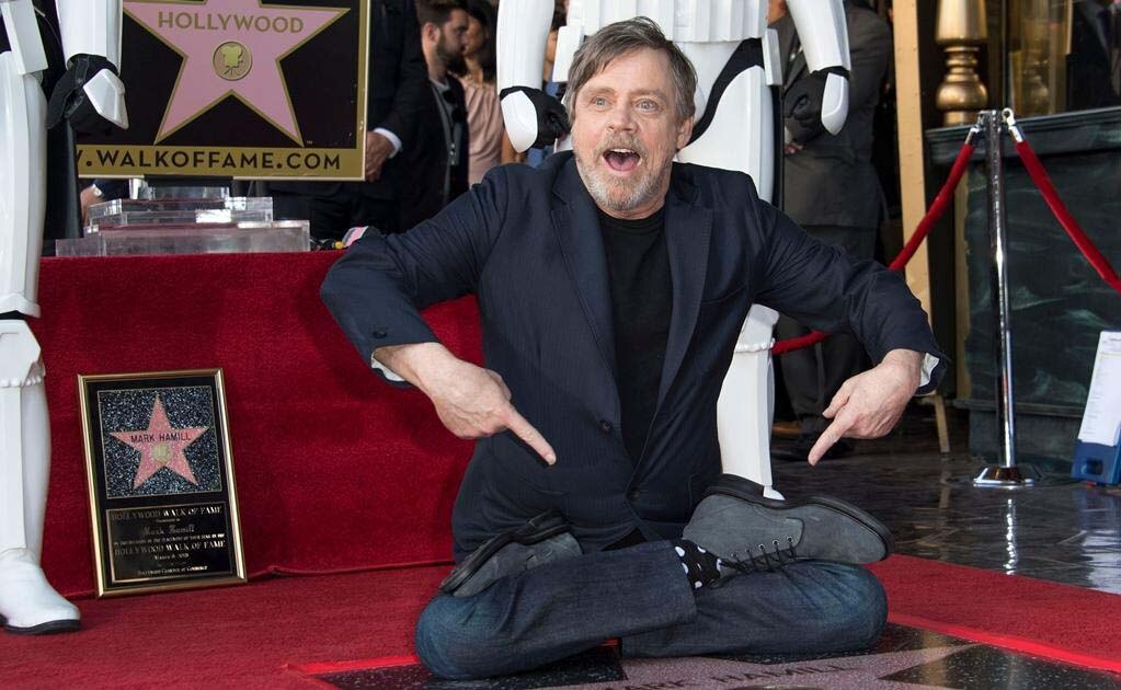 Mark Hamill, quien interpreta a Luke Skywalker en "Star Wars", obtuvo su estrella en el Paseo de la Fama de Hollywood. Foto: AFP / Valerie Macon