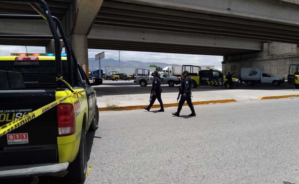 Asesinan a tres exconvictos sobre la carretera 57 de SLP; abogado resulta herido