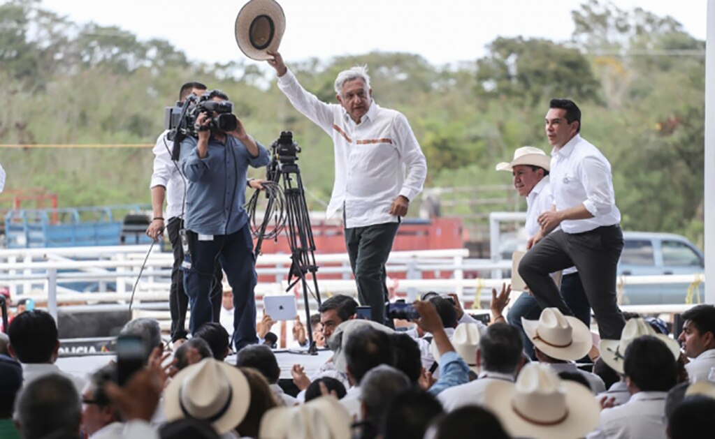 Pide López Obrador no caer en provocaciones en consulta por termoeléctrica