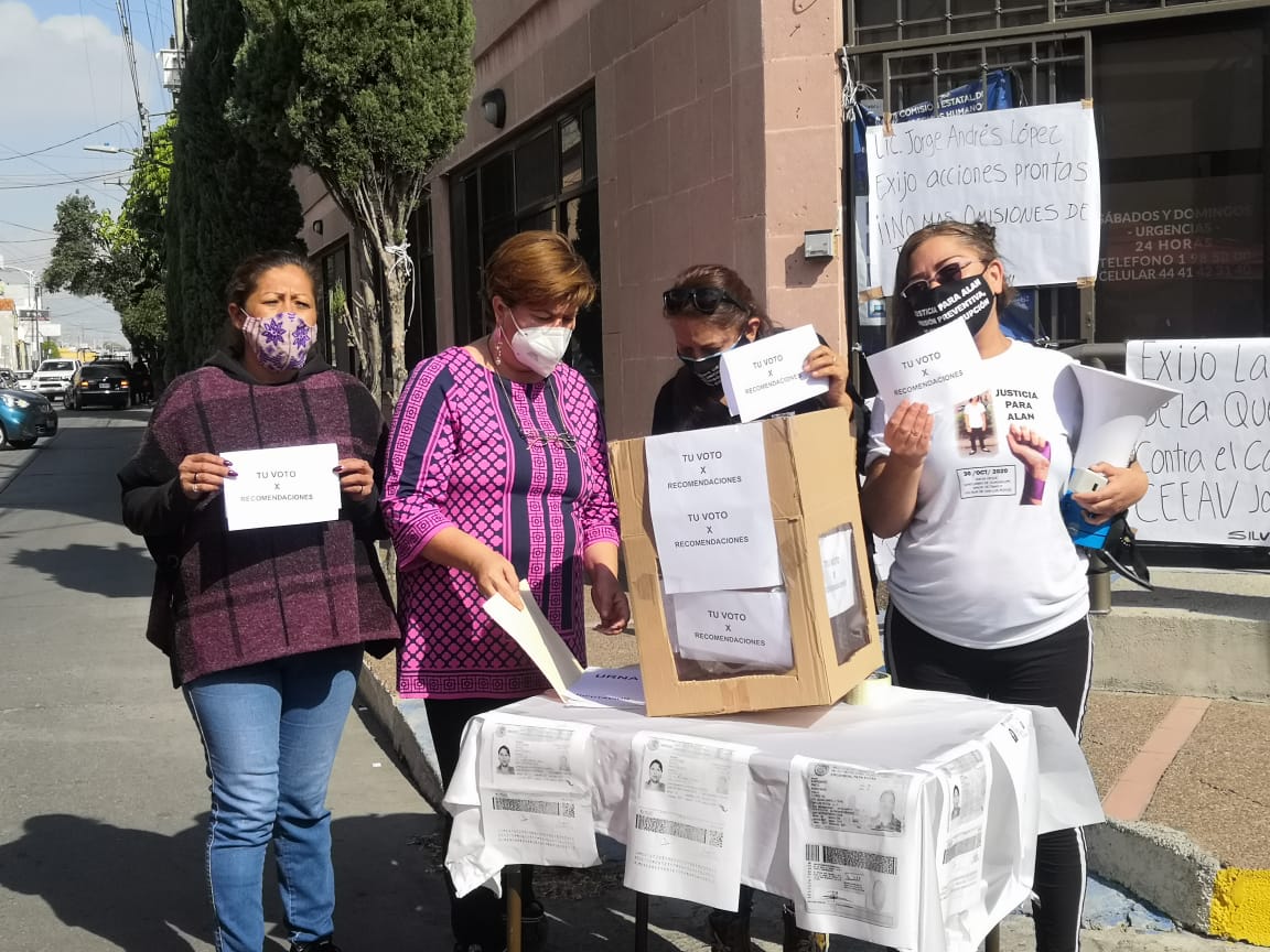 Mujeres víctimas de violación de derechos se manifiestan contra presidente de CEDH