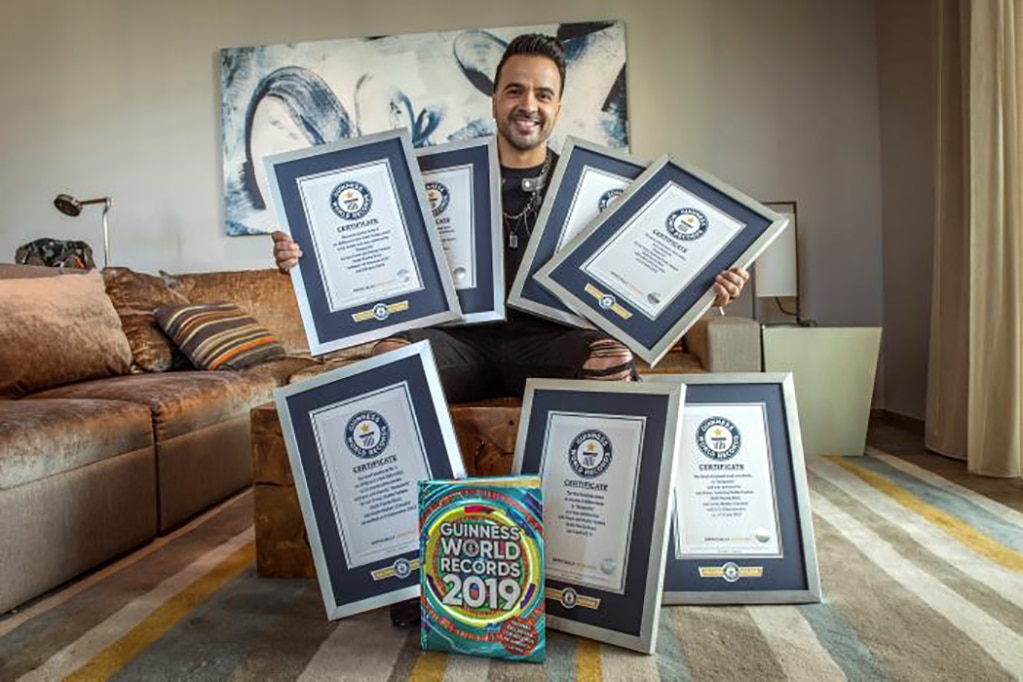 "Los voy a colgar en mi pared con mucho orgullo, los voy a festejar. Mi mamá va a estar muy orgullosa". Foto: EFE