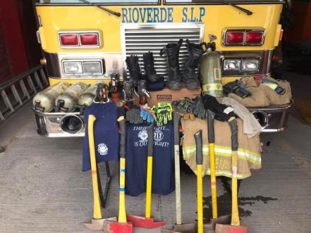 Bombero de origen mexicano en Chicago dona equipo a vulcanos de Rioverde