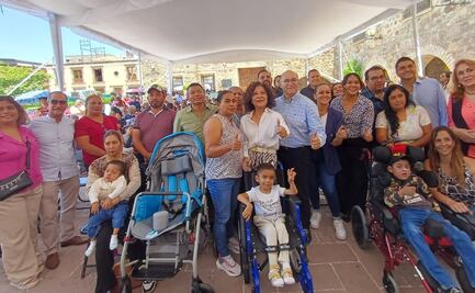 DIF municipal entrega más de 100 sillas de ruedas y bastones; beneficiará a menores de la capital de SLP 