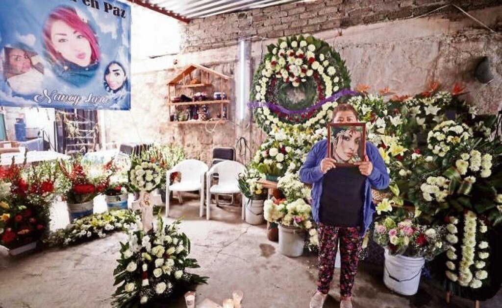 María del Carmen dijo que “no quiero ir al lugar donde dicen que la encontraron porque no quiero saber nada de eso, de todos modos mi hija ya no está, pase lo que pase ya no está. (ALEJANDRA LEYVA. EL UNIVERSAL y Cortesía Familia Lara)