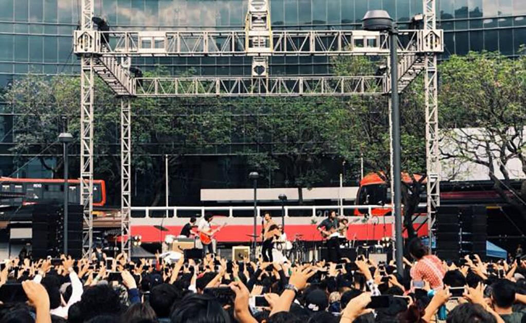 Zoé presenta su nuevo disco en la Glorieta de Insurgentes