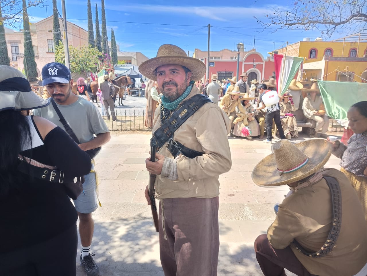 Así se transforman las calles de SLP en set de filmación de la serie "Mal de Amores". Foto: Jazmín Ramírez García