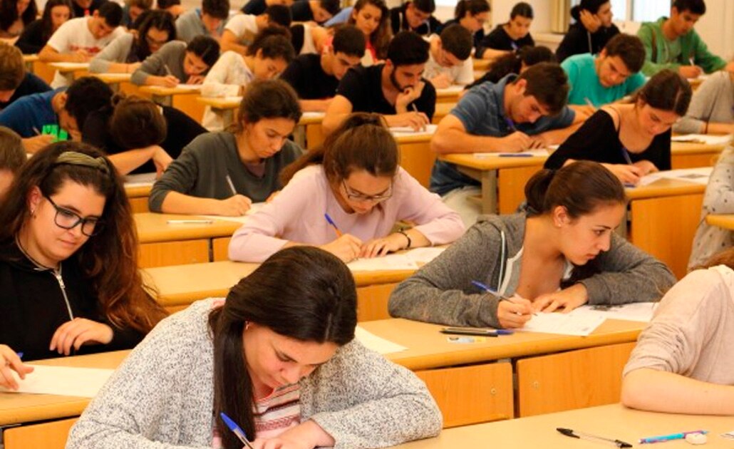 Formación bilingüe ofrece más oportunidades a estudiantes: Carlos Mier