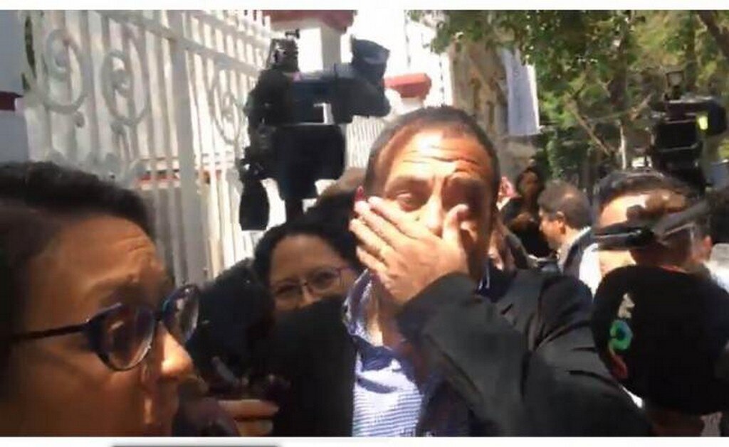  Cuauhtémoc Blanco recibe golpe en su visita a AMLO