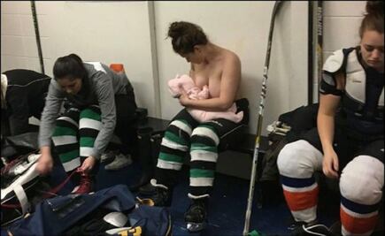 Jugadora de hockey amamanta a su bebé entre entretiempos de partido