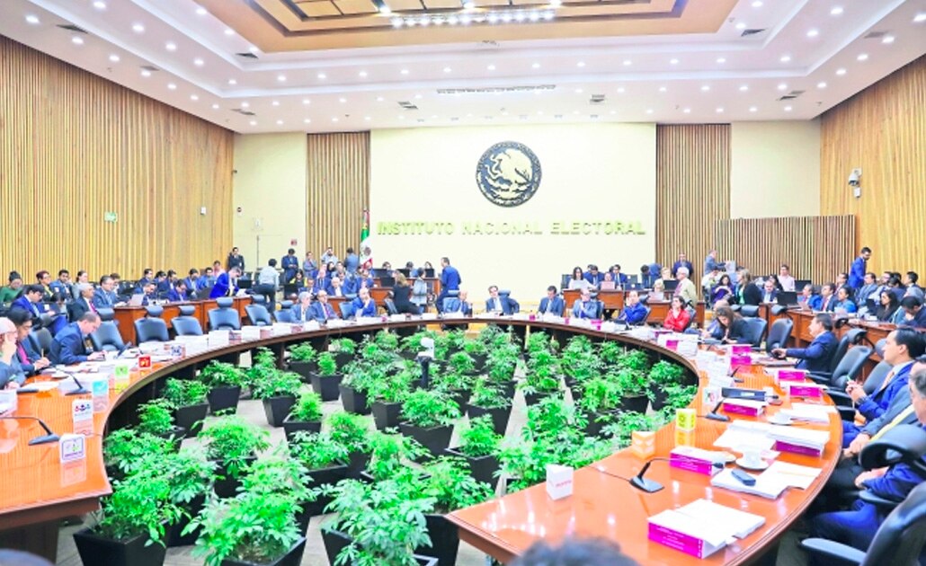 INE baja mañaneras de AMLO en 6 estados; continuarán en 26 más