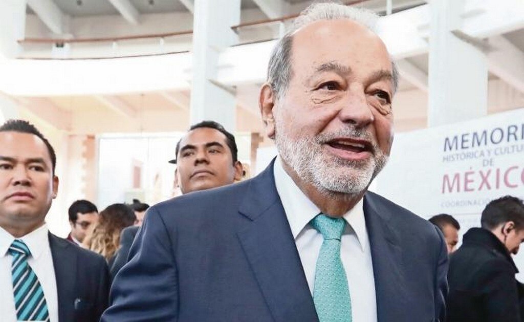 El empresario Carlos Slim, presidente de Grupo Carso, acudió a la presentación de la Coordinación Nacional de Memoria Histórica y Cultural de México, que estará a cargo de la esposa del presidente electo, Beatriz Gutiérrez Müller.