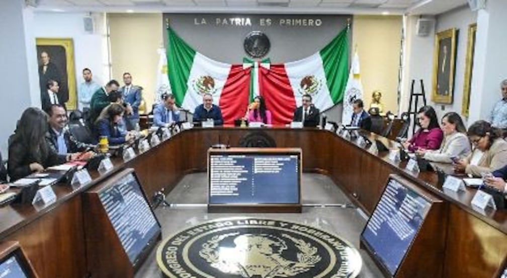 Proponen en Hidalgo reforma para garantizar gubernatura exclusiva para mujeres, imitando modelo de SLP