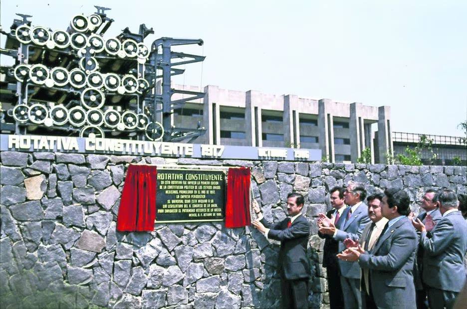 El Presidente Ejecutivo de El Gran Diario de México encabezó la ceremonia de donación de la rotativa La Constituyente al Congreso de la Unión. Foto: Fototeca El Universal