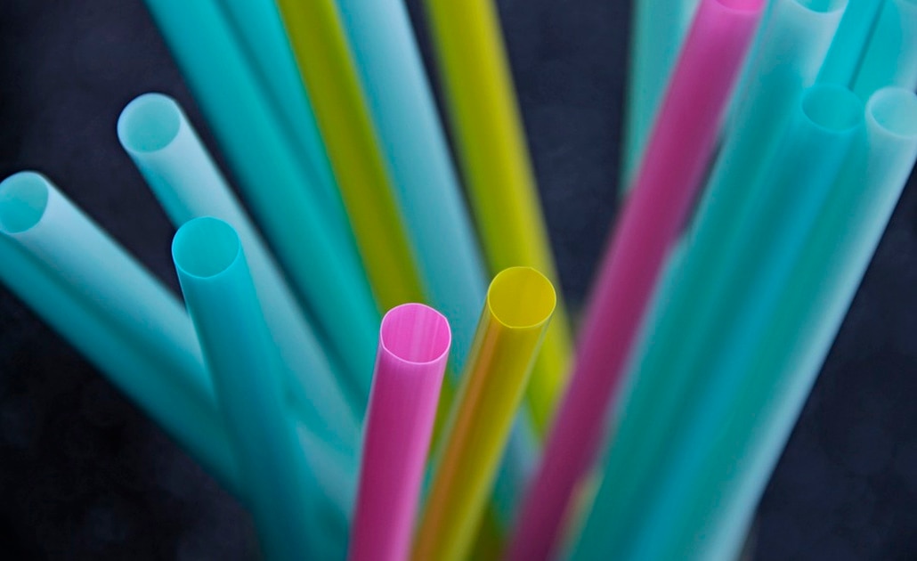 Se retrasaría entrada en vigor de ley que prohíbe uso de bolsas y popotes de plástico