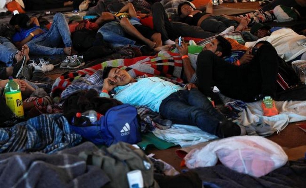 Migrantes centroamericanos enfrentan duras condiciones en albergue de Tijuana