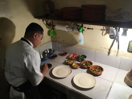 Oro y plata comestibles en un platillo, más que una cena es toda una experiencia en SLP