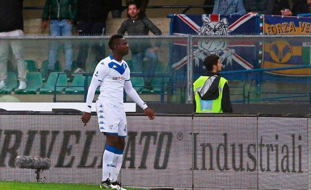 Expulsan a ultras y vetan estadio del Hellas Verona por racismo