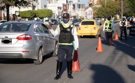 Buscarán concientizar a padres de familia para evitar dobles filas afuera de escuelas en SLP