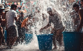 "Quiten ya esa tradición", asevera arzobispo de SLP sobre el acto de tirar agua en  Sábado de Gloria