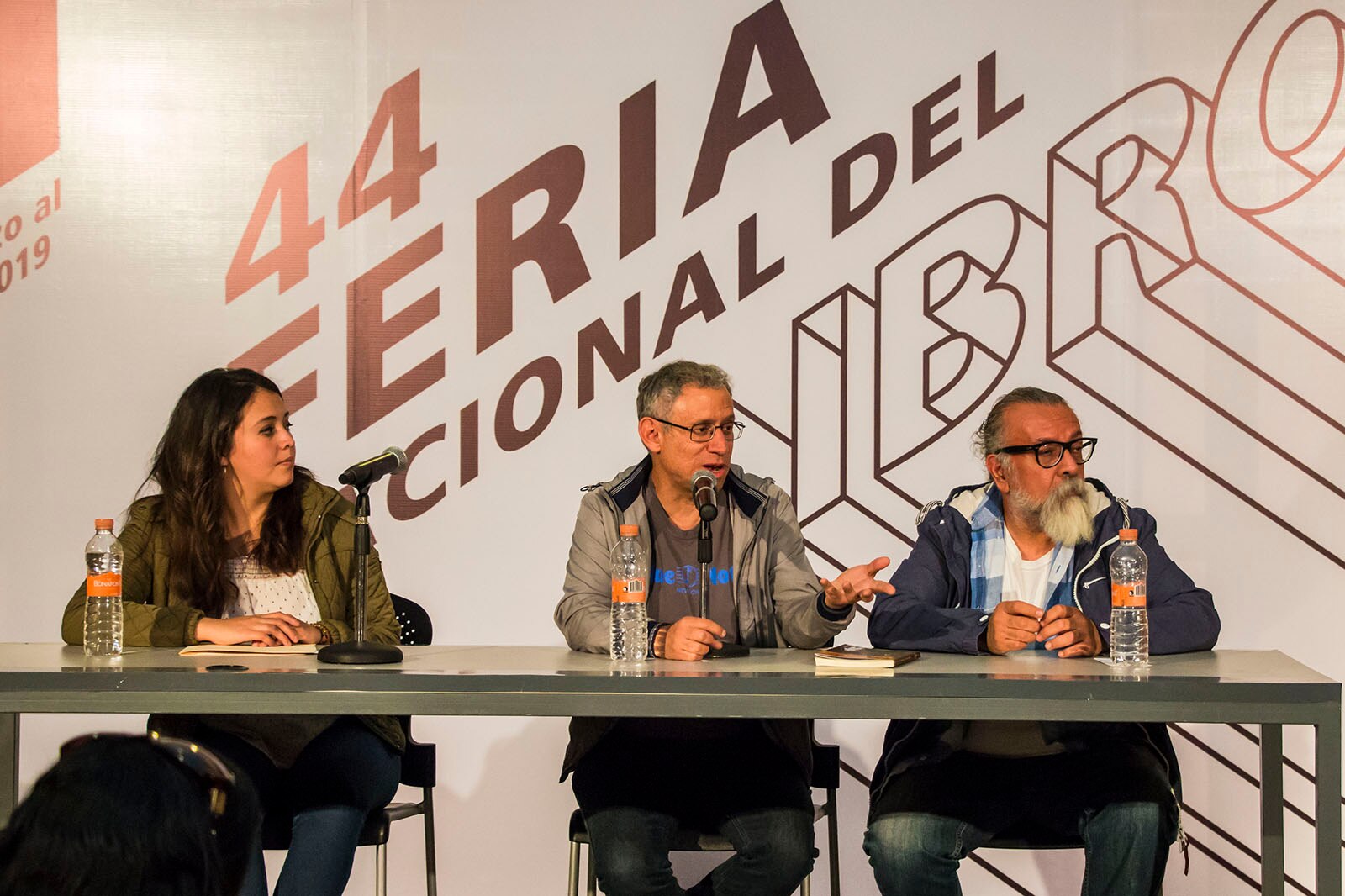 Gran aceptación en presentación de libro de Antonio Malpica
