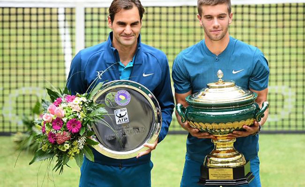 Federer cae ante Coric en Halle y cede el número uno a Nadal
