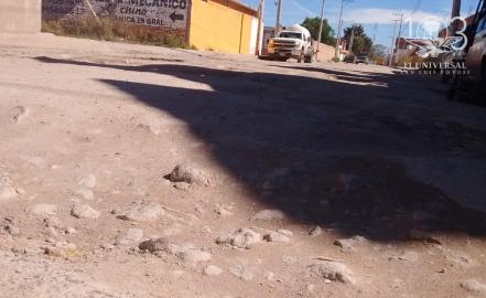Avenida Mexquitic se convirtió en zona de baches, denuncian vecinos