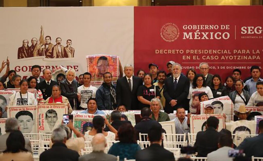 AMLO firma decreto para la verdad en el caso Ayotzinapa