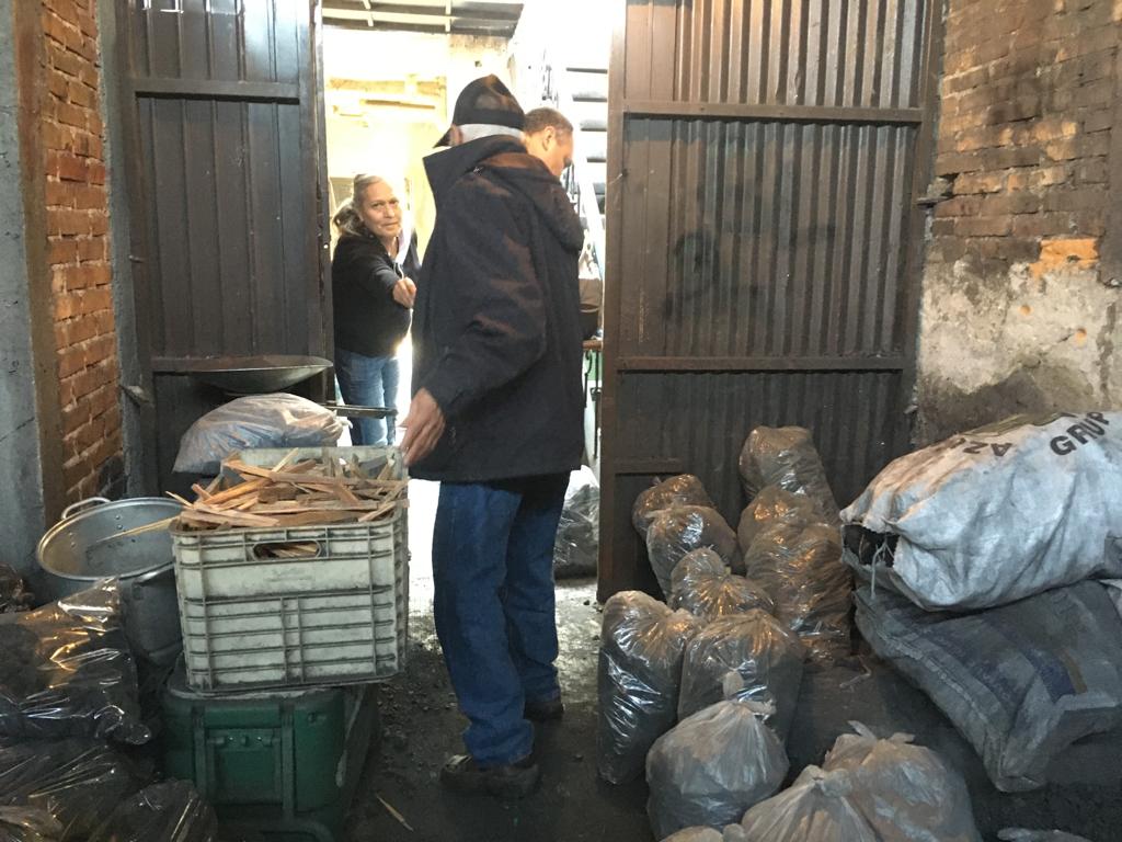 Antonio Carreón, el carbonero de San Luis Potosí que mantiene vivo un oficio en extinción