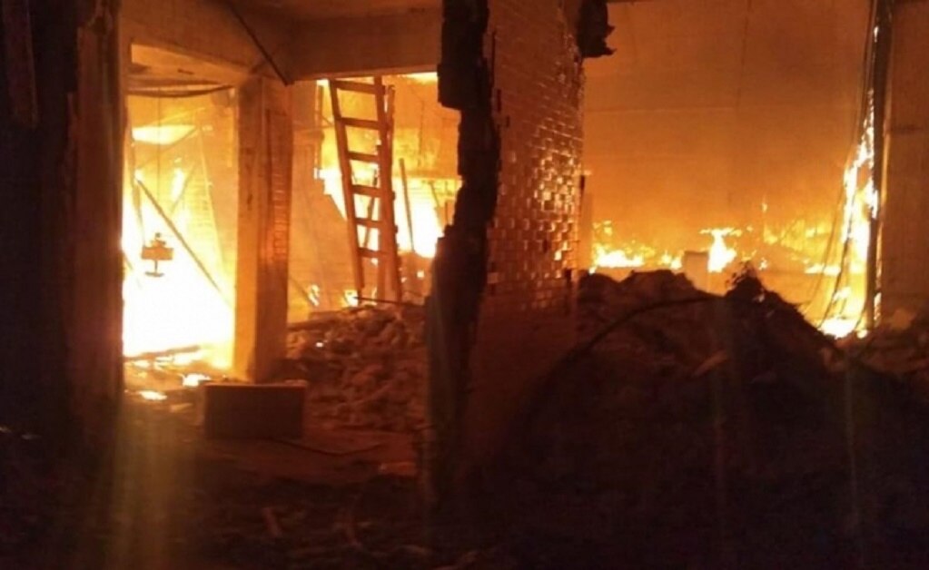 Confirman dos muertos por incendio en mercado de La Merced