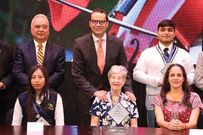 Entrega ayuntamiento presea “Magdalena María Derbez” a proyectos sociales