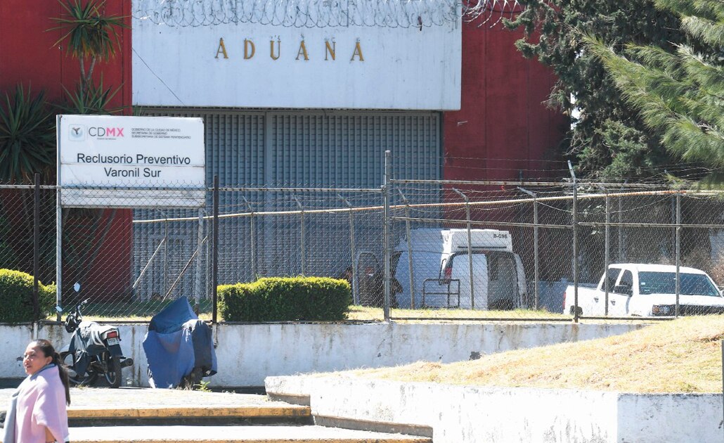 Reos de la CDMX atravesaron 5 rejas y se fugaron en vehículo oficial