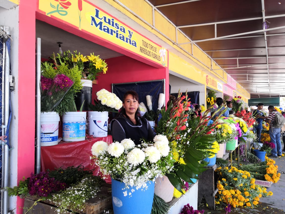 Floristas piden a autoridades de SLP abrir panteones en Día de Muertos
