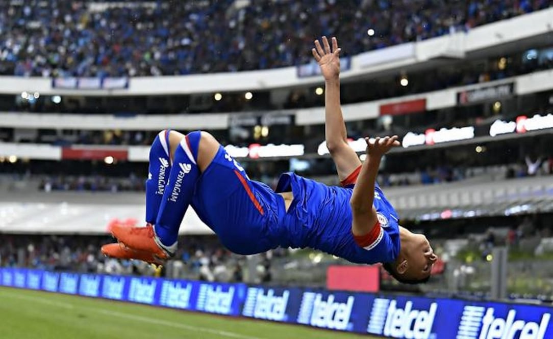 Roberto Alvarado celebra su gol ante Tigres. FOTO: Imago7