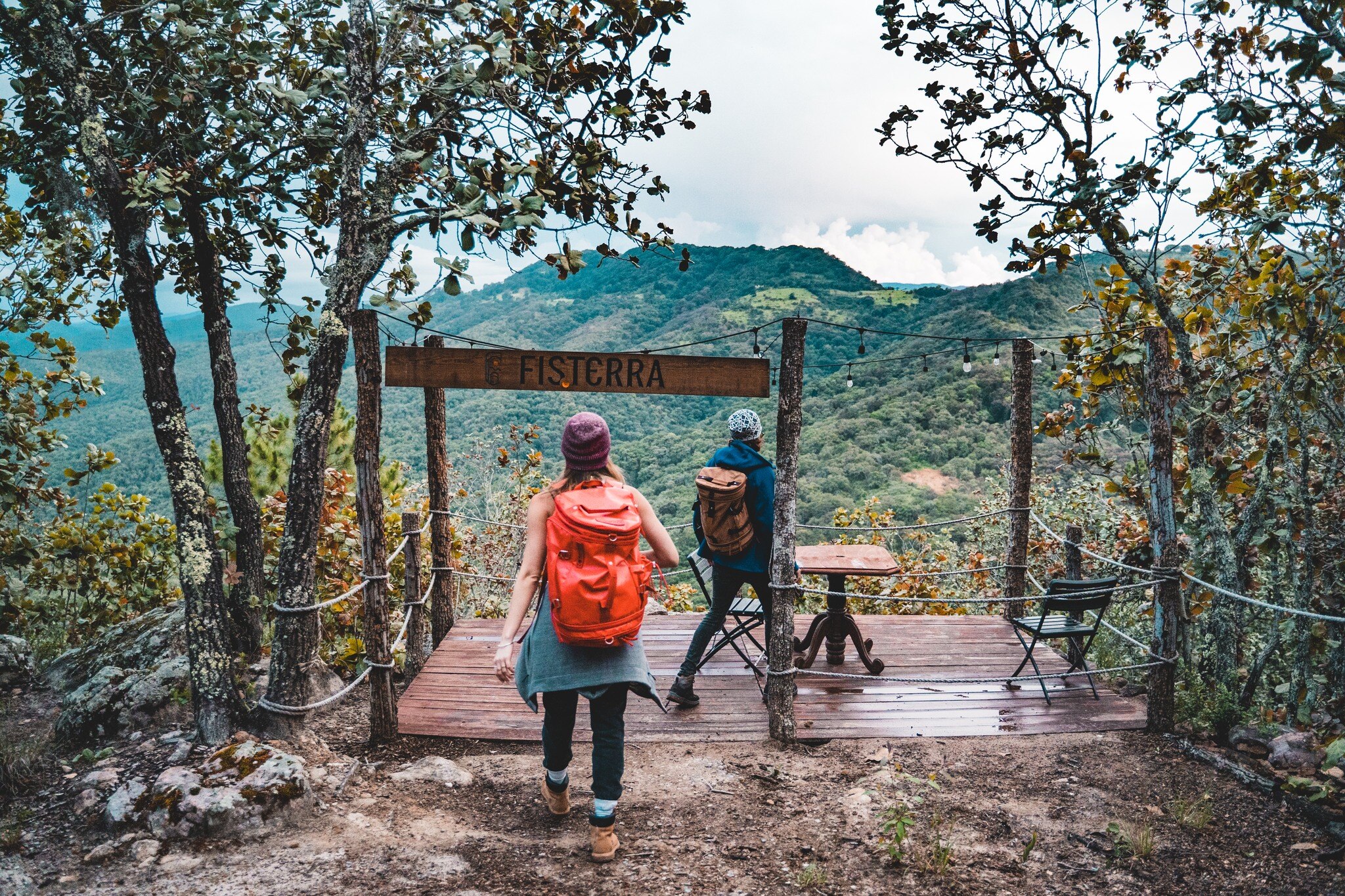 Escápate a cabañas rústicas, eco campings y balnearios en San Luis Potosí y vive los días lluviosos con confort y aventura. Foto: Facebook Fisterra Luxury Eco-Camping.