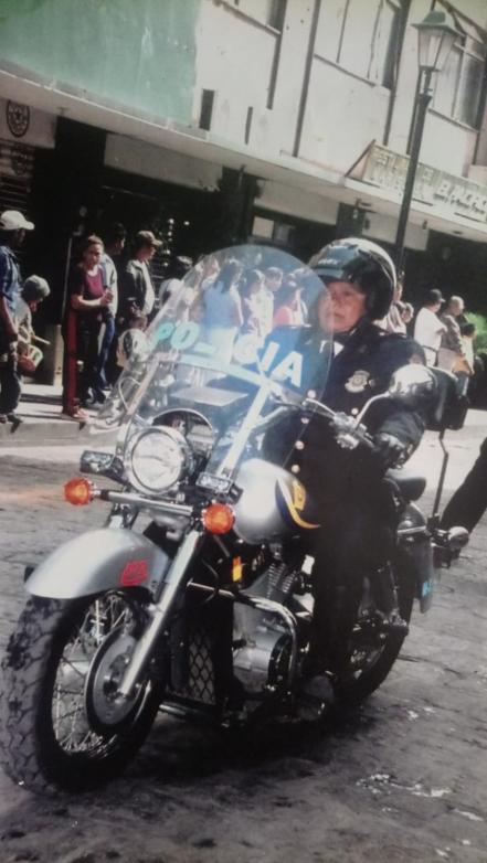 Chuyita. Tras 33 años de servicio, se jubila la primera mujer policía vial de SLP