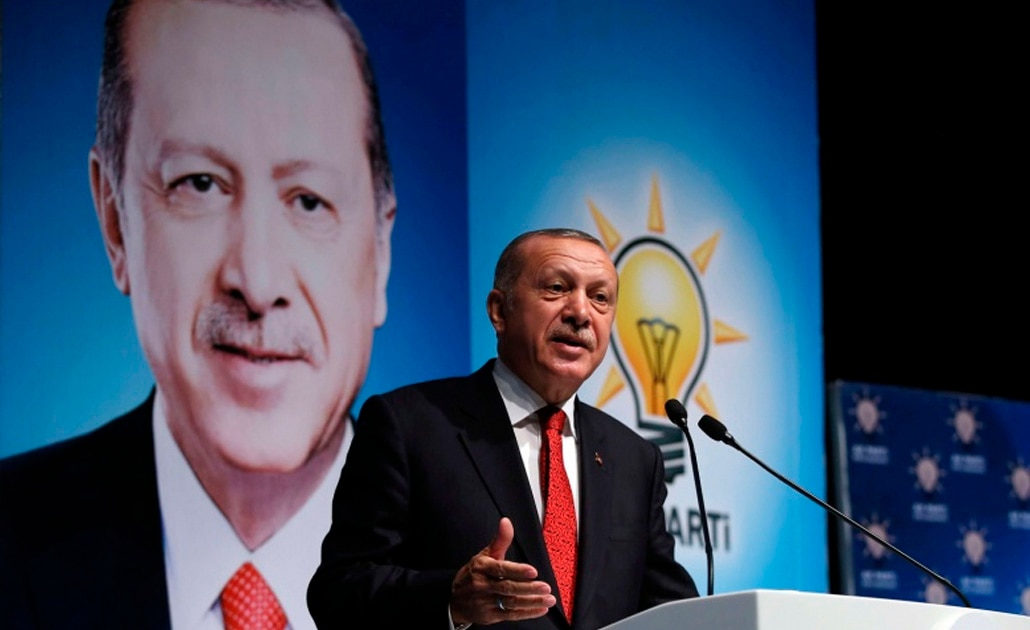 Erdogan niega crisis en Turquía; afirma que luchará contra "guerra económica" de Trump