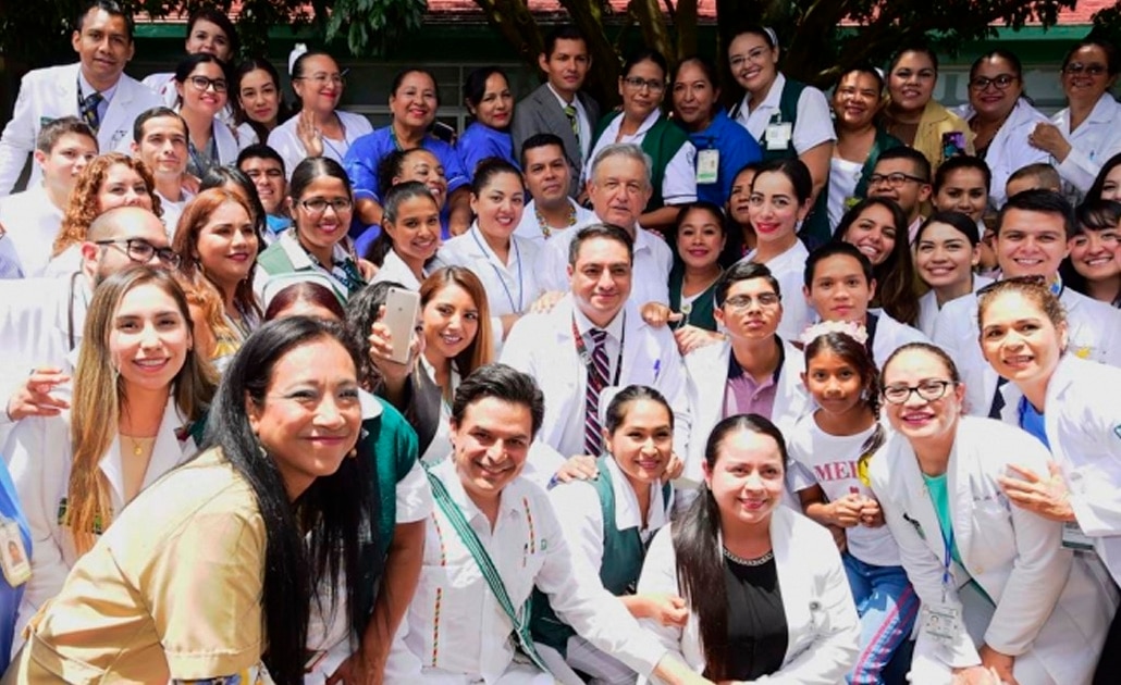 Firma AMLO memorándum para sustituir Seguro Popular por Instituto de Salud para el Bienestar