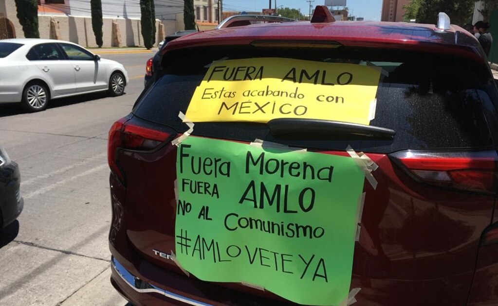 Potosinos realizan segunda caravana anti-AMLO