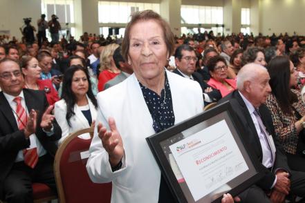 Rinden homenaje a docentes