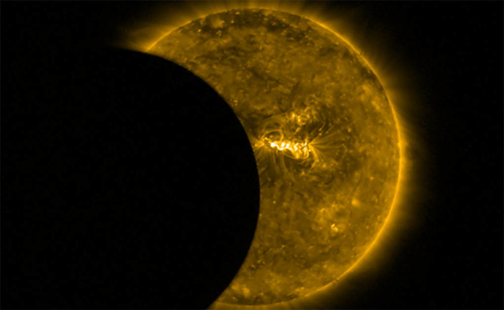 Así se vio el último eclipse solar del año desde el espacio