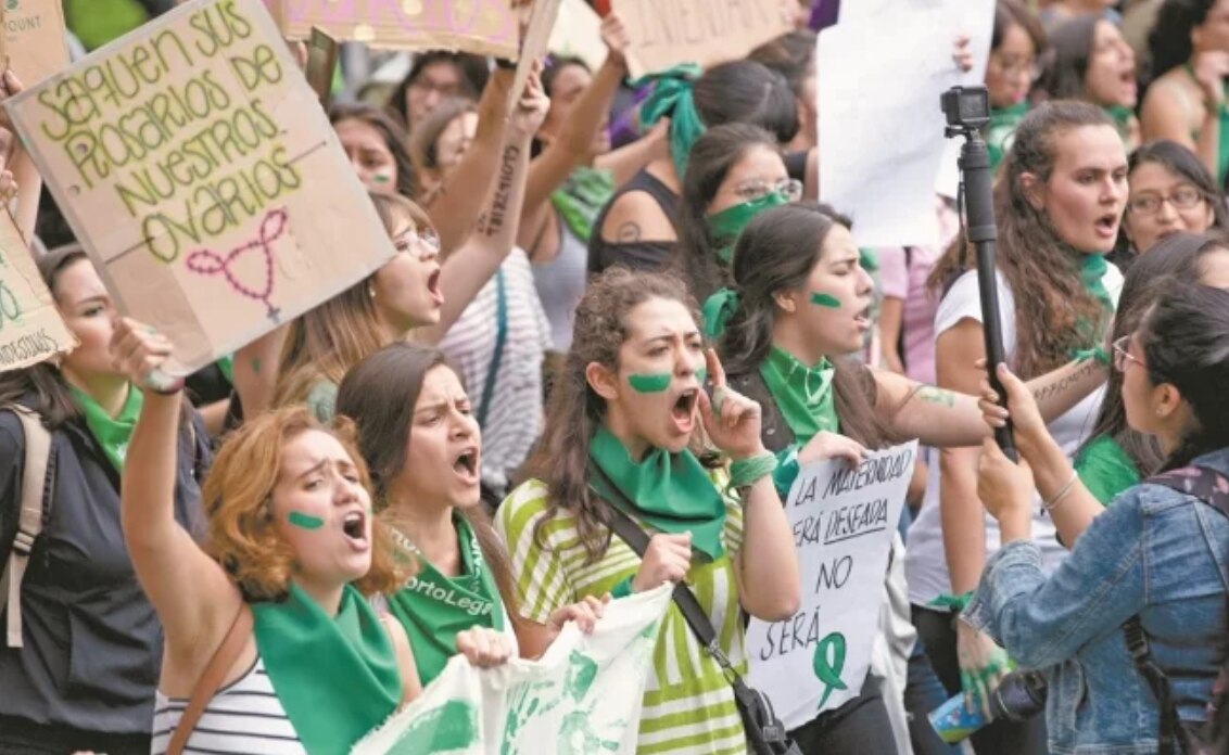 Marcha a favor del aborto en la capital del país, en septiembre de 2019. Según datos de la Organización Panamericana de la Salud, la mortalidad materna por cada 100 mil nacidos vivos bajó de 89, en 1990, a 72.6, en 2000. Foto: ANTHONY VÁZQUEZ. AP
